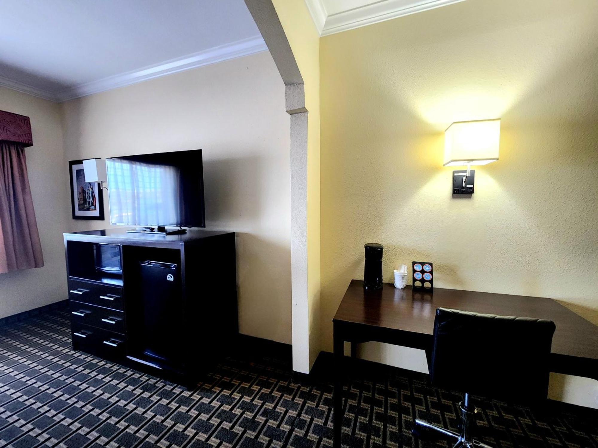 Days Inn & Suites By Wyndham Sam Houston Tollway Jersey Village Kültér fotó